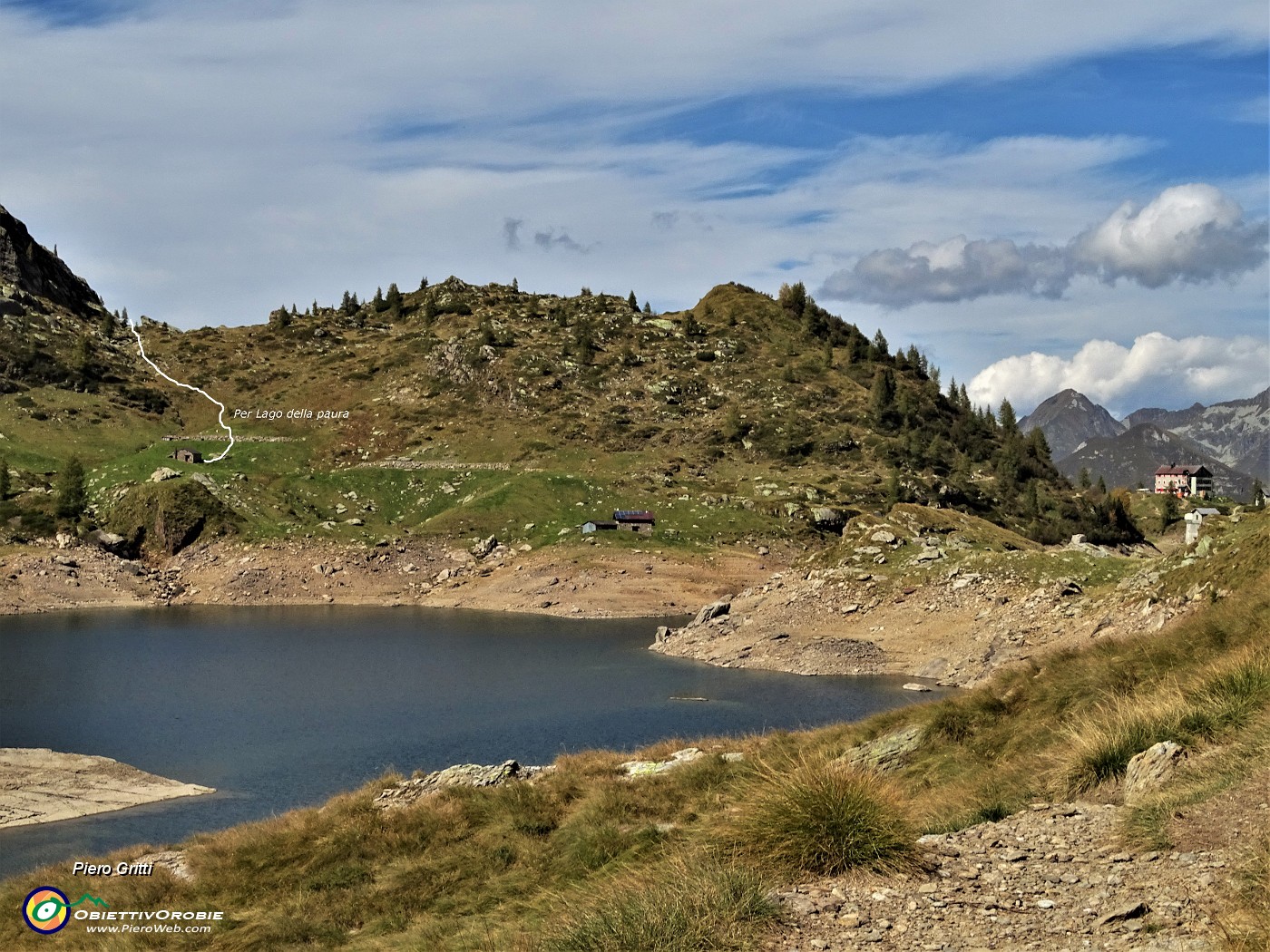 53 Dal sentiero della riva orientale vista sul sentiero per il Lago della paura, nostra prossima meta.JPG -                                